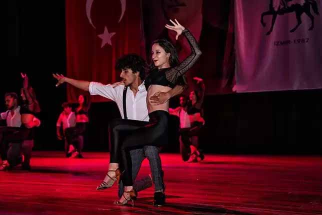 Üniversiteler Arası Dans Festivali 1